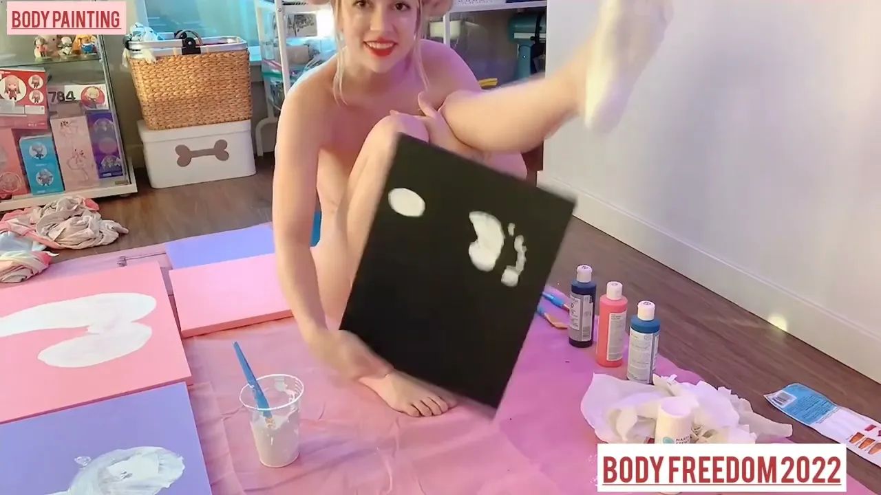 Pussy Bodypaint Using Naked Body Parts Instead Of Paint Brush