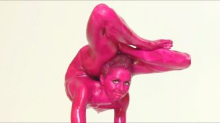 Flexible nude art model