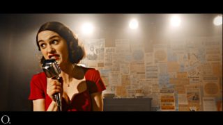 Stand-up comic showing her boobs : Mrs. Maisel – Looking like this