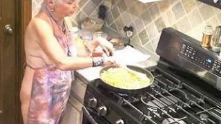 boob out cooking