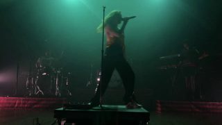 Tove Lo keeps them out for 73+ seconds this time (from 2:49 onwards)