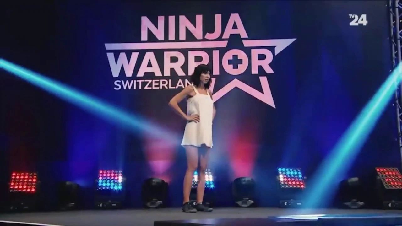 World’s first official NUDE NINJA WARRIOR!!! Censor missed at 1:25