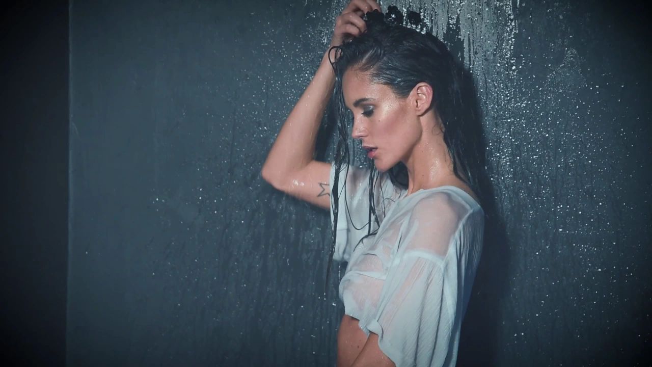 Wet shirt, small boobs, “Gracia de Torres – Sexy shower Waikiki”