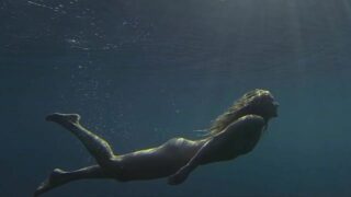 Swimming naked (2:00, “Blue Hue”)