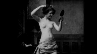 Ultra-vintage nudie clip of a topless girl (“La maravillosa sensualidad femenina”)