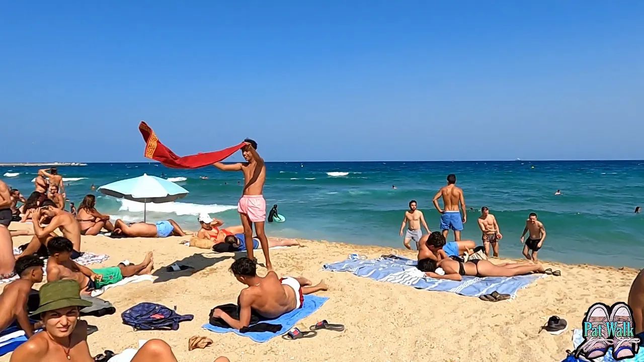 Barcelona Beach Walk. First set I saw was at 00:23.