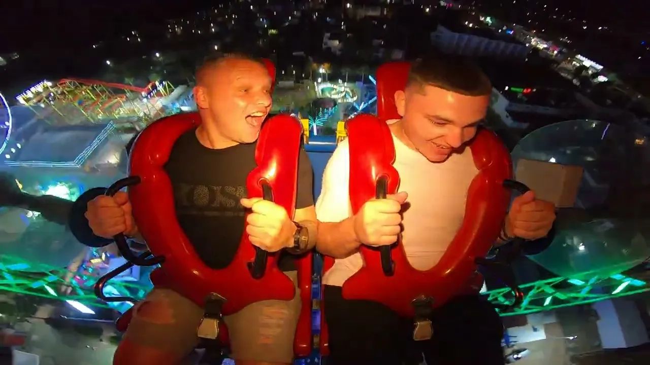Slingshot ride flash