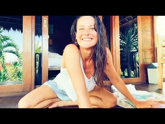 Pussy slip at 25:38 - YTboob