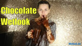 Wetlook Girl in chocolate get wet in bath