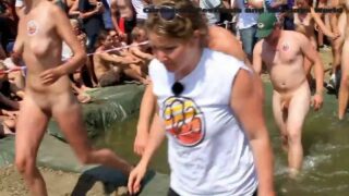 Male and female nudity starting at 1:40 in “ДАНИЯ Голый пробег, Фестиваль в Роскилле / Roskilde naked run”