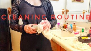 Another new transparent lingerie video from SuzyW in “Bathroom cleaning in Transparent clothing”