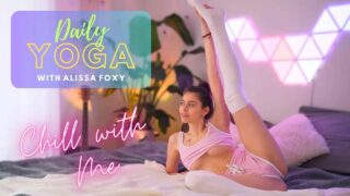 YOGA IN SEXY BOOTY SHORTS 4K