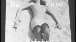 Guy eats pussy at 1:13:05 in very old vintage porn movie “Alte Liebe Teil 1 Die wilden Zwanziger Doku (2007)”