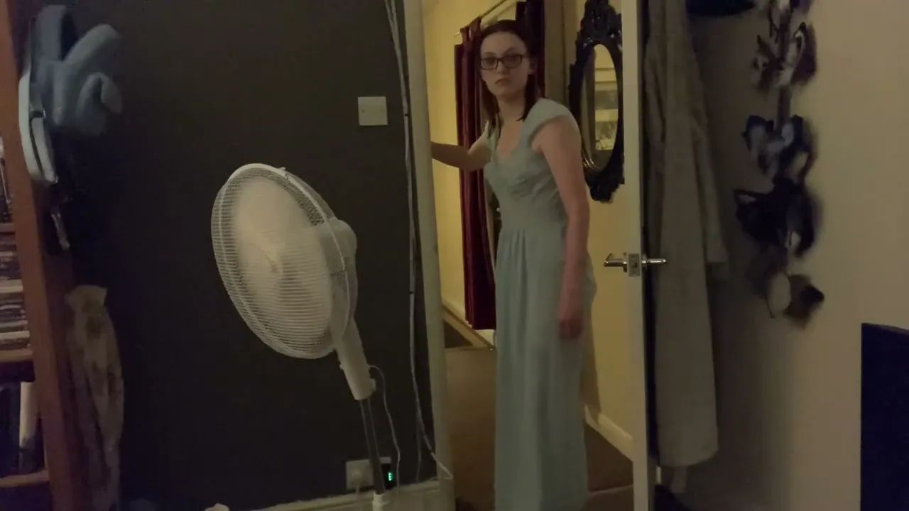 Prolonged Slip At 0:20 - YTboob