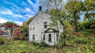Abandoned Death Trap House Full Of Black Mold-Unoccupied For Over 20 Years !!!