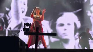 Spanish rock singer Eva Amaral performs topless (0:34)