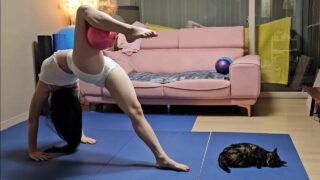 Sexy Asian Yoga Girl (@catyoga) 4k