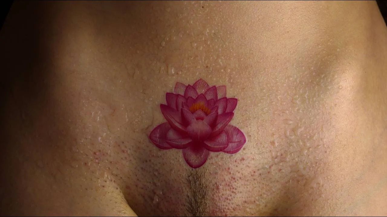 temporary tattoo close hairy pussy