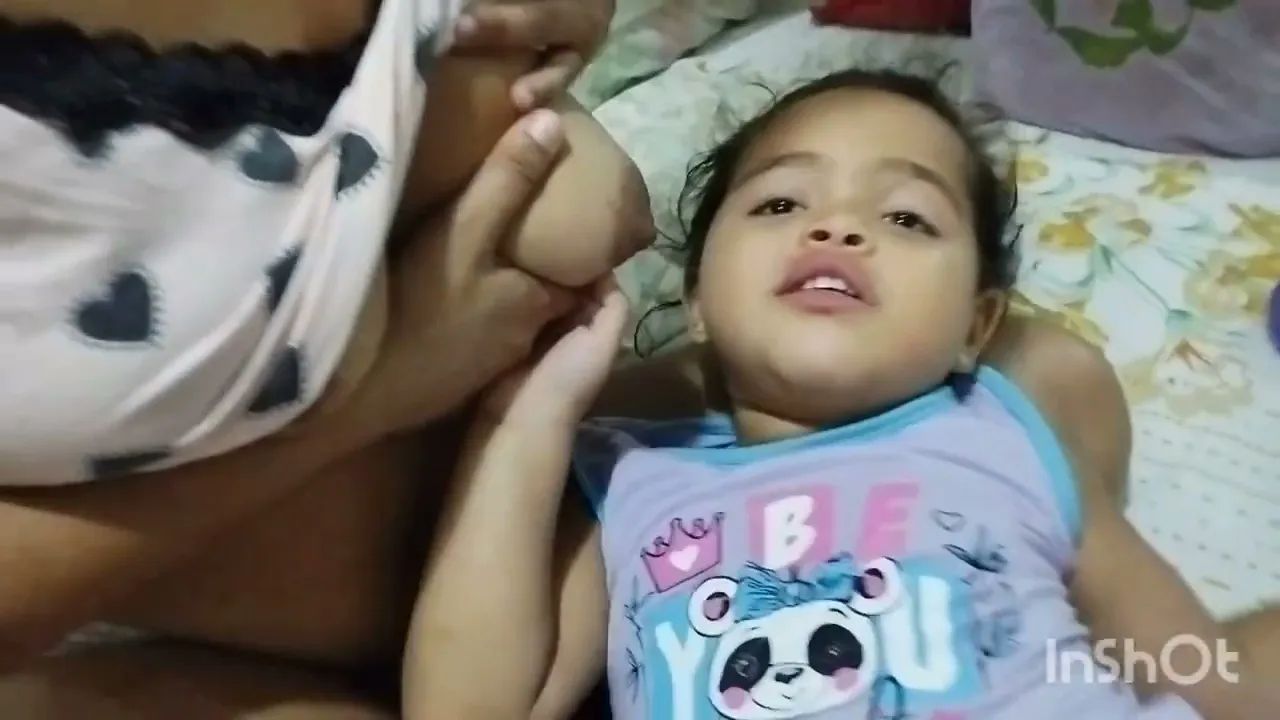 Minha rotina da noite com minha princesinha dando de mamar 0:21 - YTboob