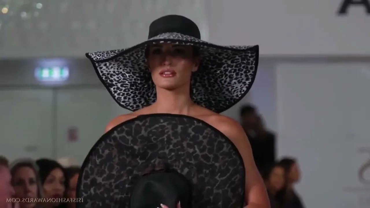 Full Topless Fashion Catwalk. - YTboob
