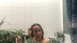 ASMP shampoo bath soapy foam scrubbing water humming relax francais Canada