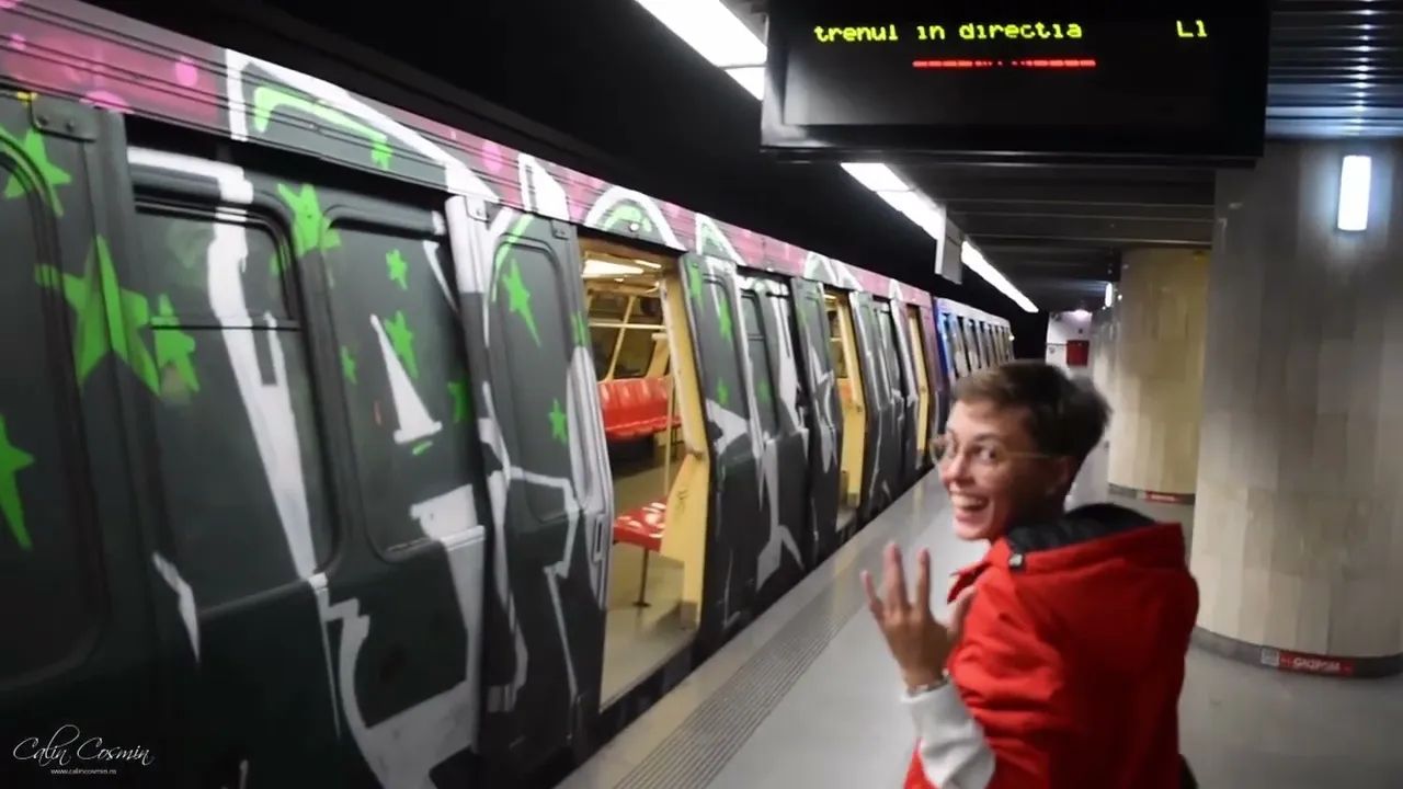 Naturism In Train. Start @1:33 - YTboob