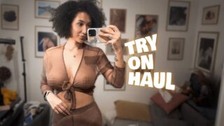 4K TRY ON HAUL with Solange at 0:20