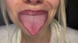 0:01 tongue lens licking