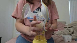 How to Use Manual Breast Pump. Massive boob @3:16-3:30