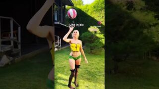 Body paint 🎨 no bra no panties cosplay #shortvideo #shorts ## lips 👄 at 0:00