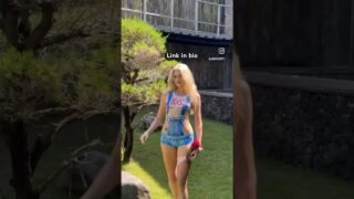 Body paint 🎨 no bra no panties blonde 👱‍♀️ #shortvideo kitty 🐱 hanging out at 0:00