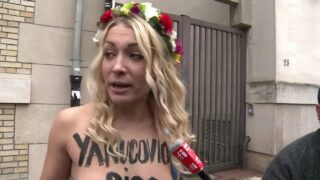 A Paris, les Femen urinent sur des photos du président ukrainien