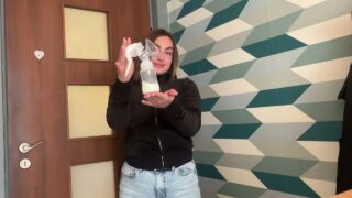 0:14 boob flash