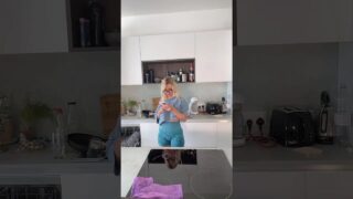 Boob reflection starts 0:07