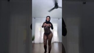 Her ass claps loud