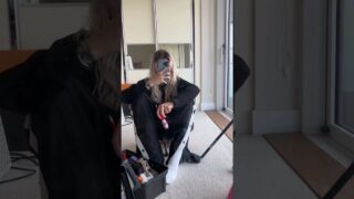 Under her from 00:01