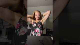 Juicy_Red_Head22 – up-skirt doing squats at 0:10