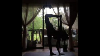 Naked ” shadowdance ” yoga after 0:00