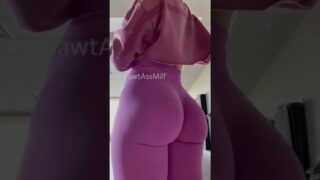 Milf in Yoga pants At 0:00