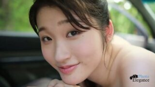 Striptease in car – uncensored