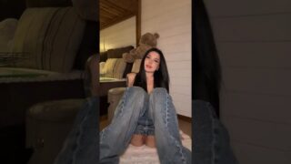 Pussy visible at 0:01