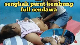 Nipslip during massage at 37:14