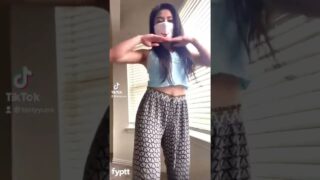 Tiktok flash ass 0:04