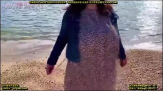 28:38 hilari baknew takes off bra in shirt