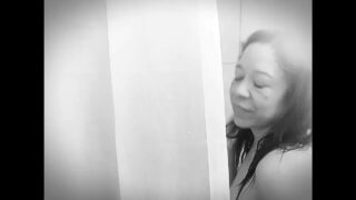 Slip at 00:40 in fan made psycho shower remake and nips later