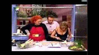 Ready Steady Cook (Nipple Slip) (0:05)