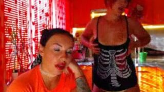 Showing tits 0:10